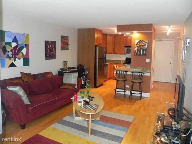 Building Photo - 450 W Briar Pl