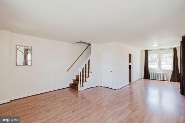 Foto del edificio - 317 Arden Rd W