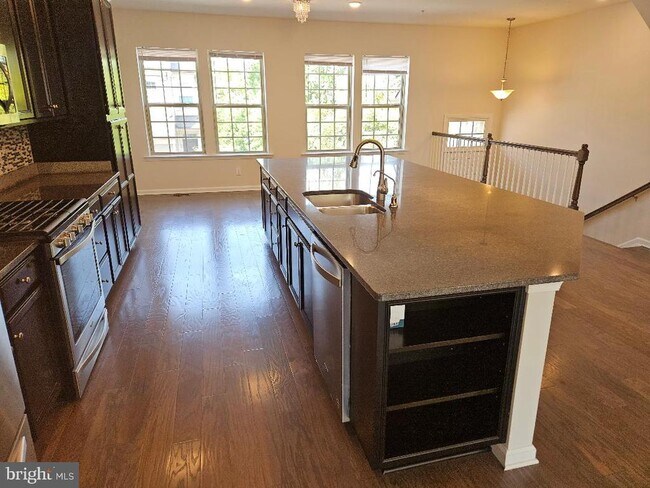 Foto del edificio - 37 Addison Ln