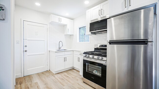 Foto del edificio - 2065 Ivar Ave