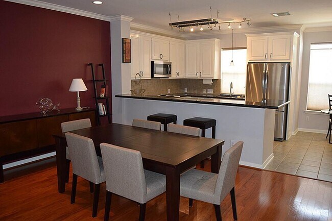 Building Photo - Beautiful Home with a Smart, Functional Fl...