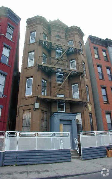 Primary Photo - 38 Cooper St