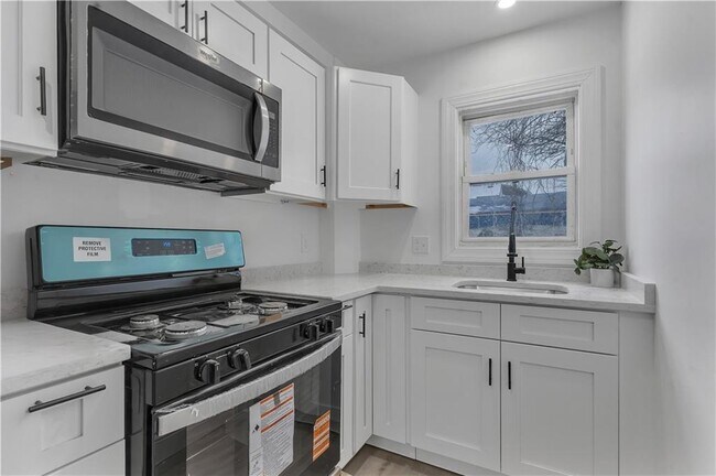 Foto del edificio - 115 Campbell Ave