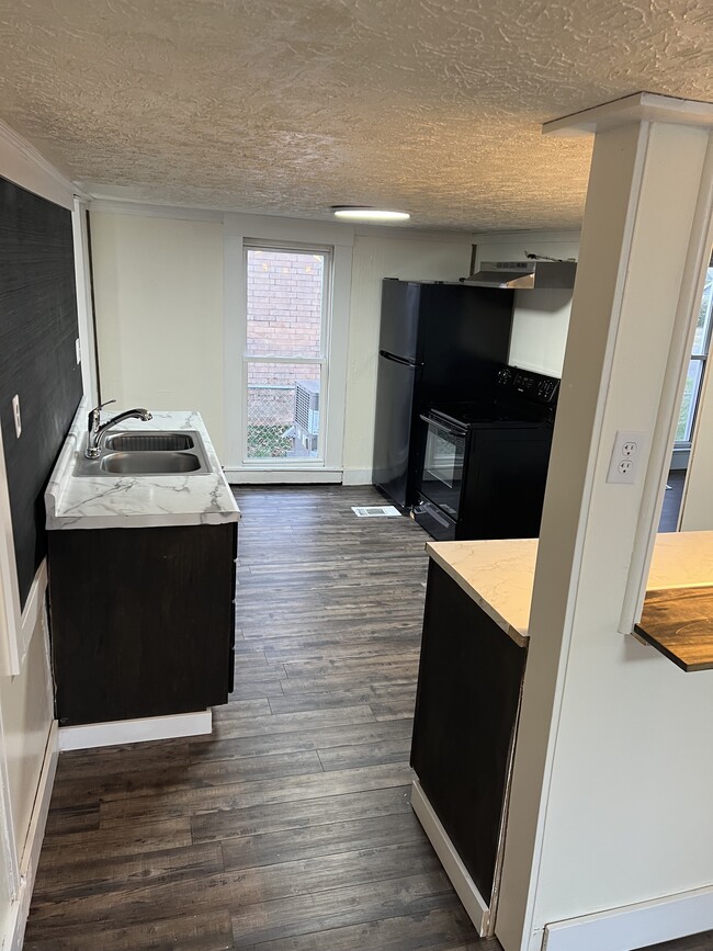 Building Photo - 1624 Mayo Ave