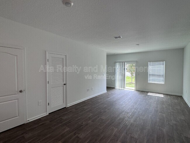 Foto del edificio - 9048 Alpine Aster Rd