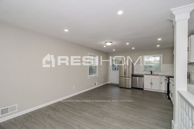 Building Photo - 4212 Seminole Circle