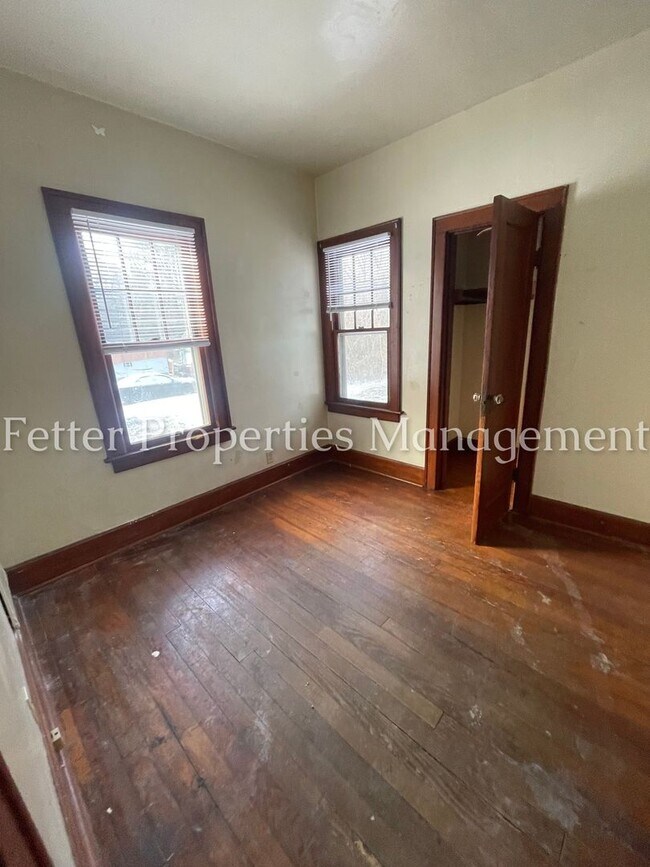 Foto del edificio - 1651 Burdette Ave