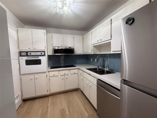 Building Photo - 400 Kings Point Dr