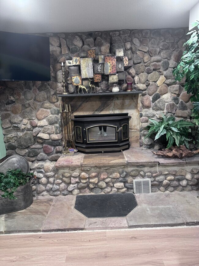 Foto del edificio - 15357 Village Woods Dr
