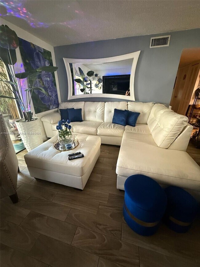 Foto del edificio - 8999 SW 123rd Ct