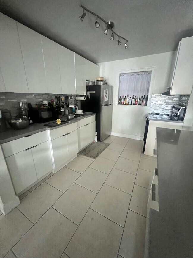 Foto del edificio - 16215 NE 18th Ct