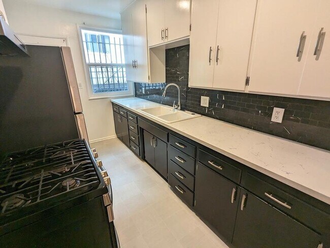 Foto del edificio - 817 S Windsor Blvd