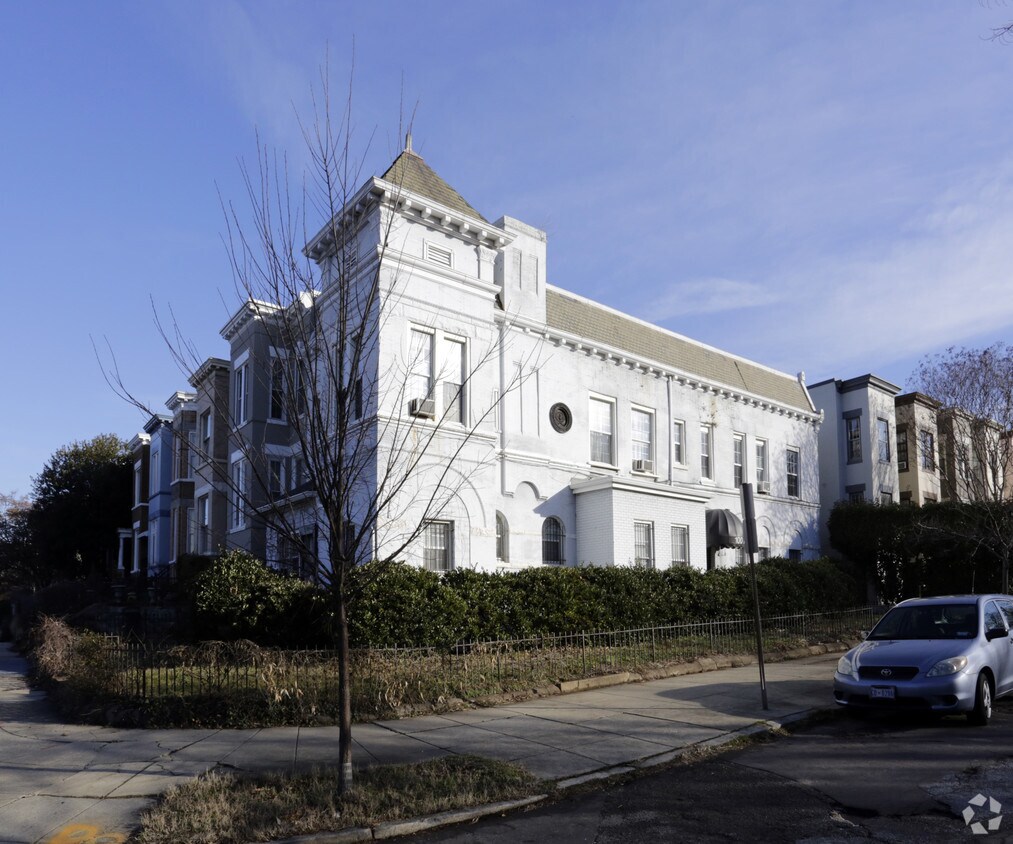 Building Photo - 538 1st St SE