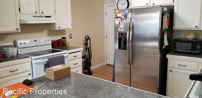 Foto del edificio - 3 br, 2.5 bath House - 40 Francis Circle
