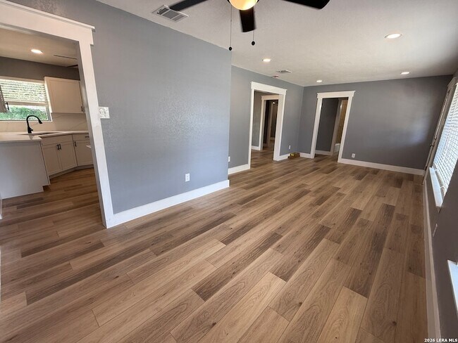 Foto del edificio - 4410 Trailwood Dr