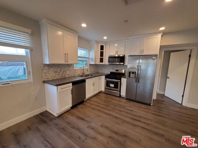 Foto del edificio - 3915 Brighton Ave