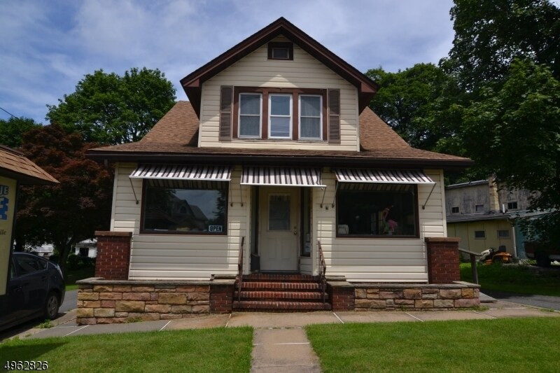 Primary Photo - 35 Ledgewood Ave