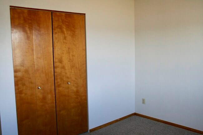 Building Photo - 1610 Cattail Dr