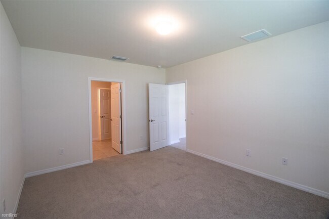 Building Photo - 4 br, 2 bath House - 232 Northeast 23rd Place