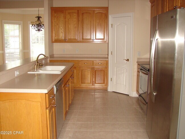 Foto del edificio - 3402 Hillcrest Dr