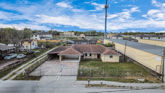 Foto del edificio - 4402 Ludwig Ln