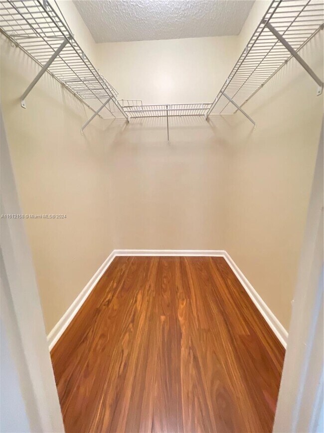 Foto del edificio - 7165 Wisteria Way