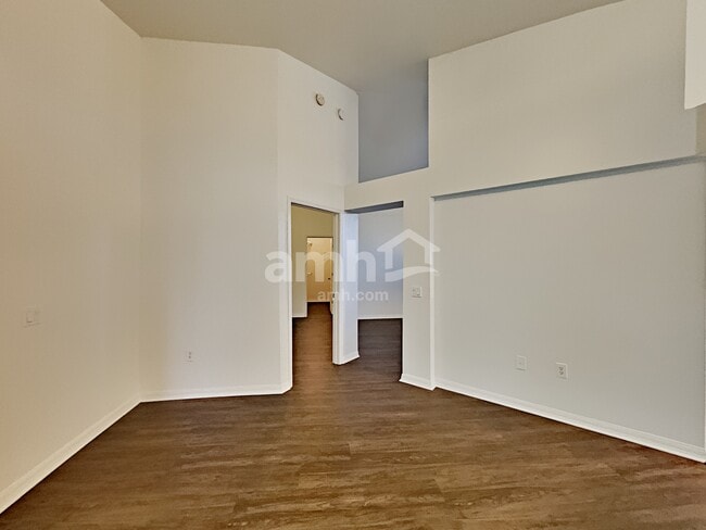 Building Photo - 30640 Tremont Dr