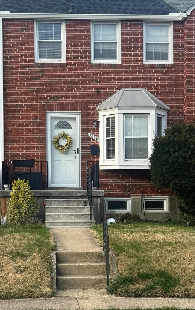 Building Photo - 1658 Thetford Rd