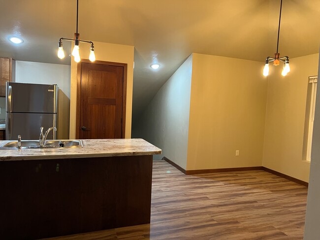 Building Photo - Celestial Hills