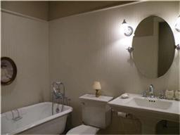 Building Photo - 1044 Memorial Village Dr