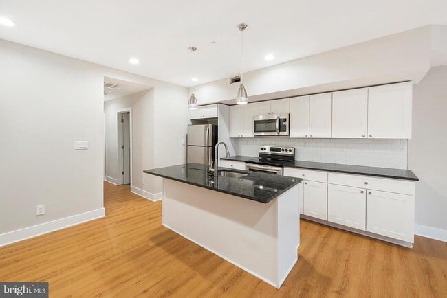 Building Photo - 1424 S 18th St