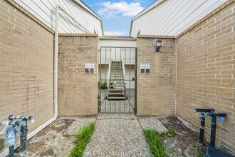 Building Photo - 2277 S Kirkwood Rd