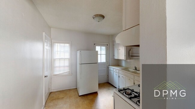 Building Photo - 314 E Hillsdale St