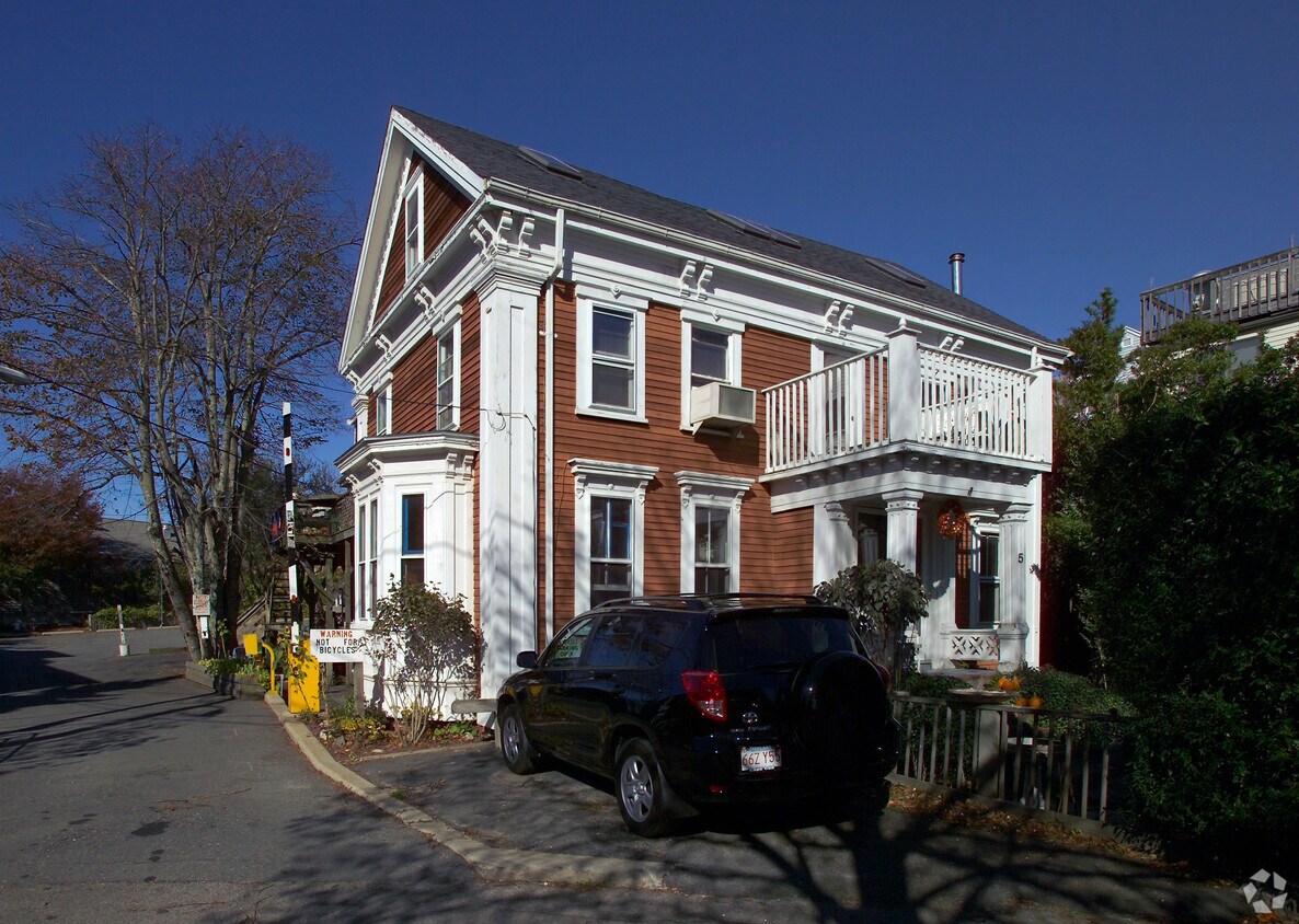 Primary Photo - 5 Freeman St