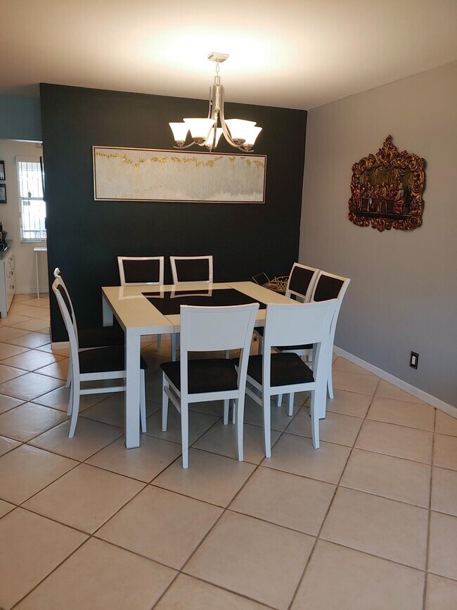 Foto del edificio - 3841 NW 84th Ave