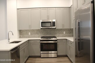 Building Photo - 2000 Schindler Dr