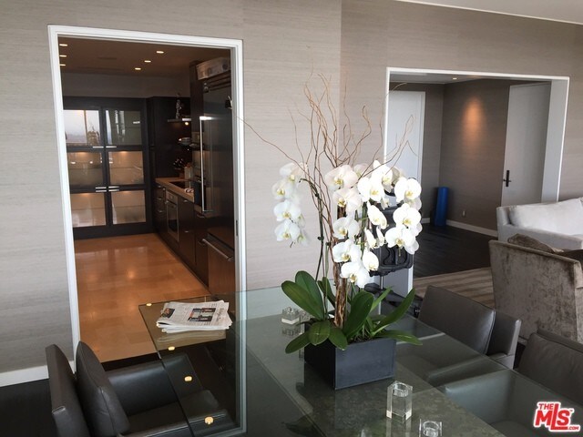 Foto del edificio - 9255 Doheny Rd