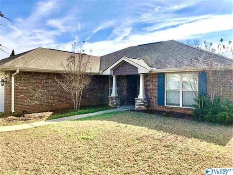Foto principal - 256 Village Springs Dr