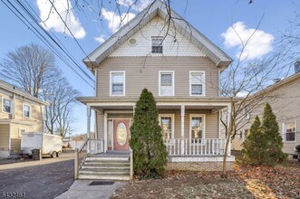 Building Photo - 102 N Jackson Ave