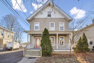 Building Photo - 102 N Jackson Ave