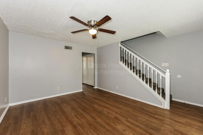 Foto del edificio - 5927 Shadydell Dr