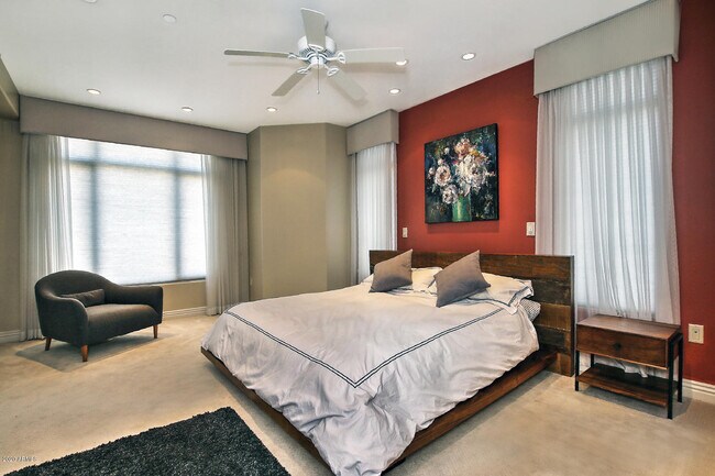Foto del edificio - 7175 E Camelback Rd