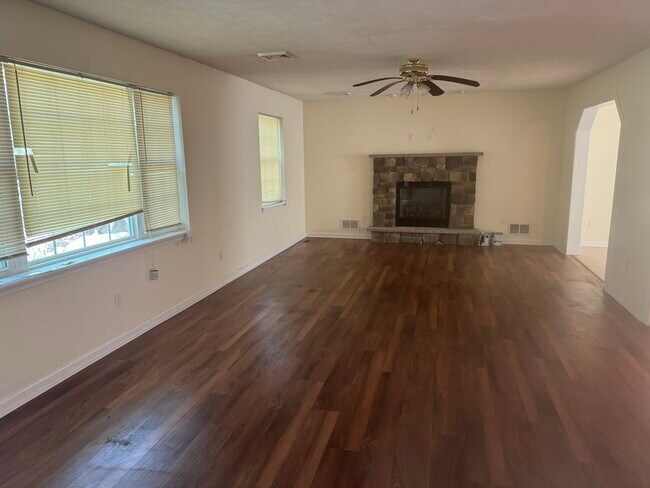 Building Photo - 7313 Meadowlark Dr