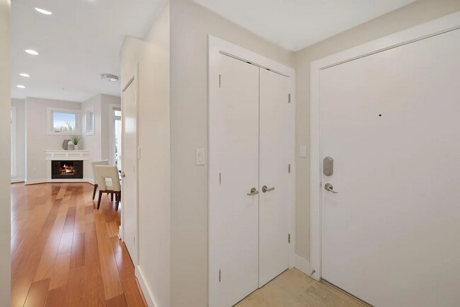 Building Photo - 1309 Park Rd NW