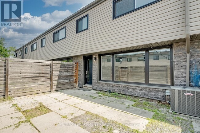Building Photo - 260-260 Montmorency Dr