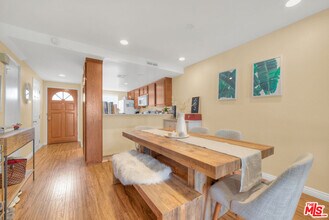 Building Photo - 5624 Las Virgenes Rd