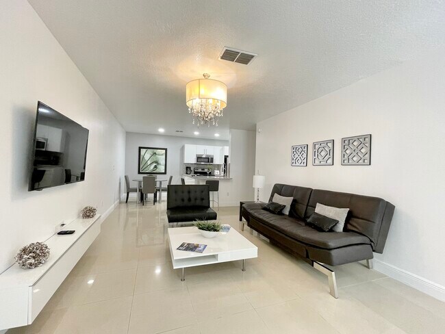 Completamente amueblado - 4368 S Kirkman Rd