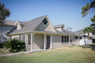Building Photo - 10111 Farrell Dr