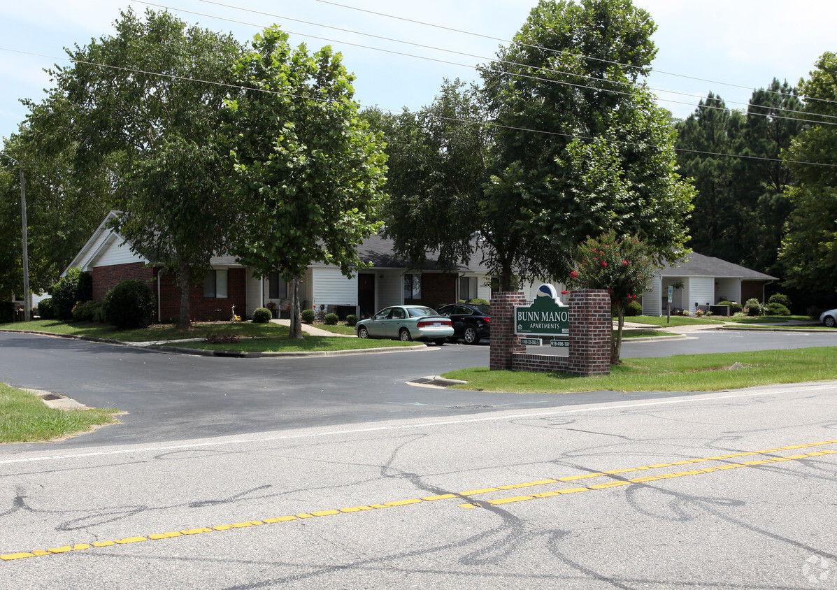 Exterior - Bunn Manor Apartments