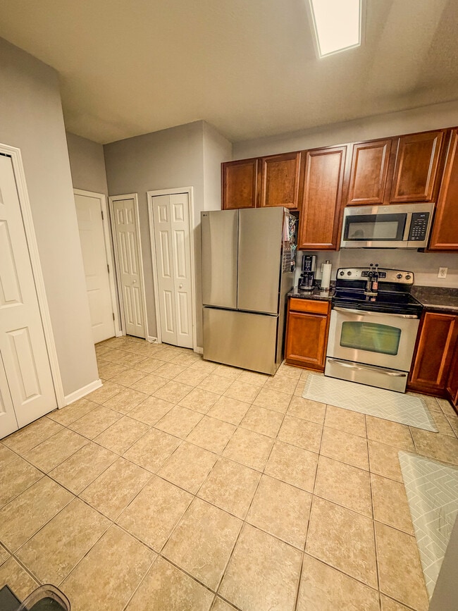 Building Photo - 209 Leese Dr